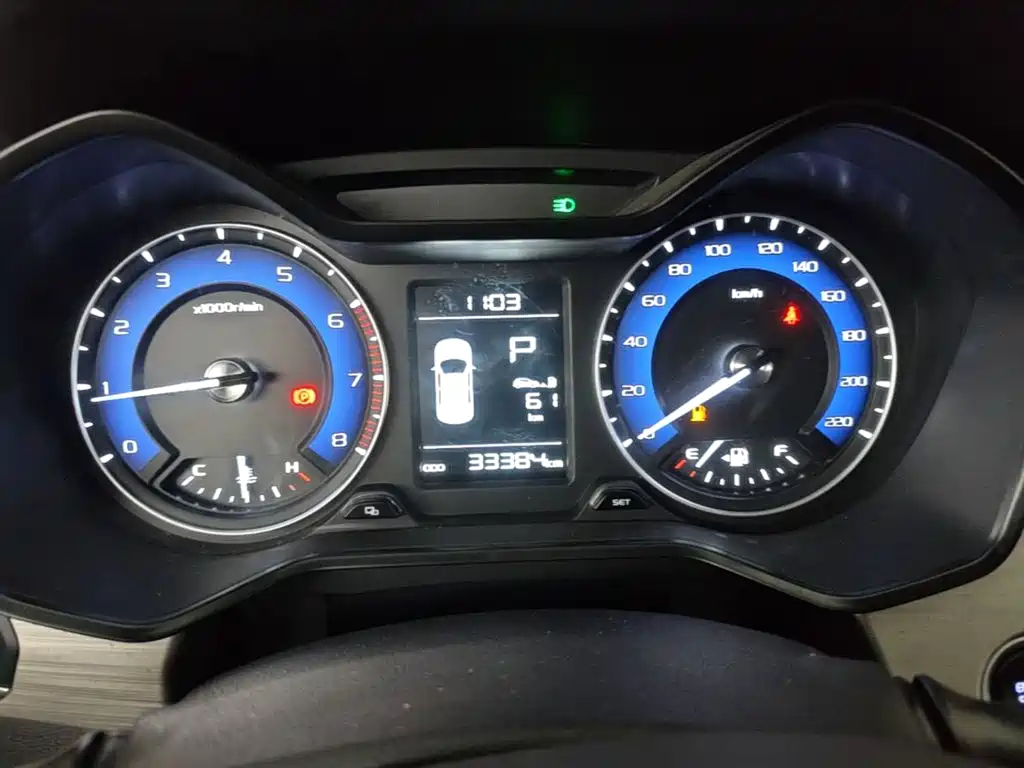 Фото 12 - Geely Vision X3