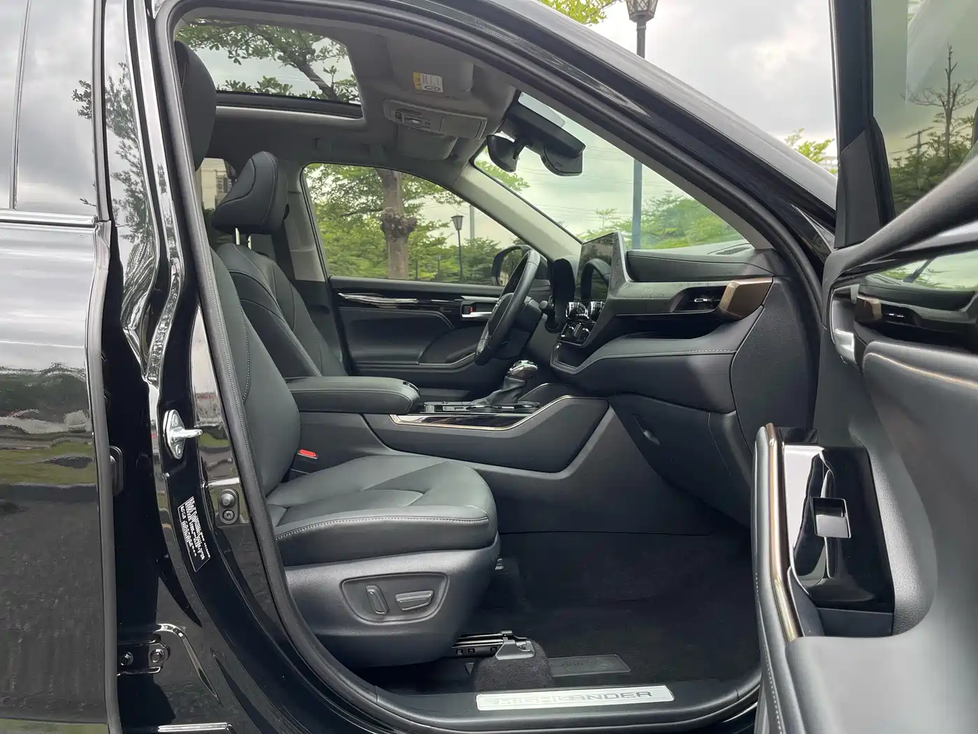 Toyota Highlander 2023 2.5L Smart Hybrid AWD Knight Edition 7-Seater фото 14