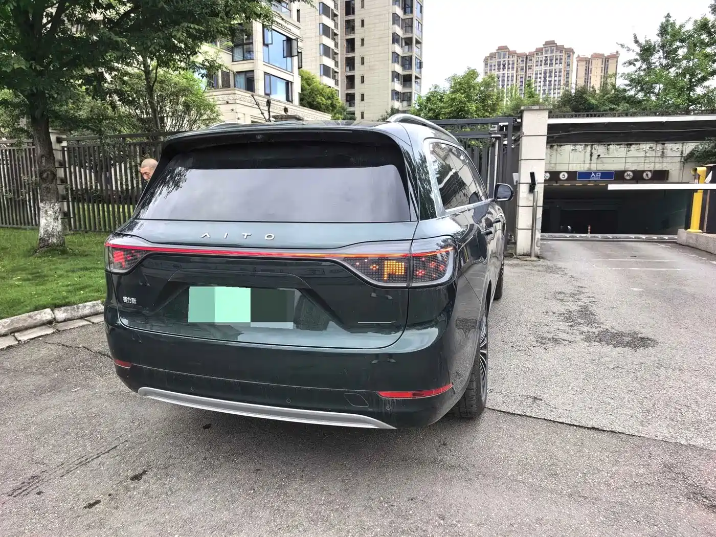 AITO Wenjie AITO M9 2024 Range Extender Max Edition 42kWh 6-seater фото 4