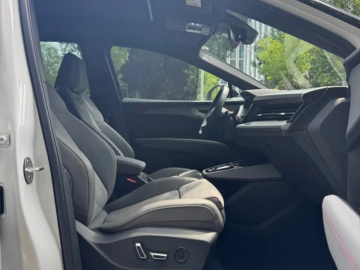 Audi Q5 e-tron 2023 2022 40 e-tron Starlight Mech Suit