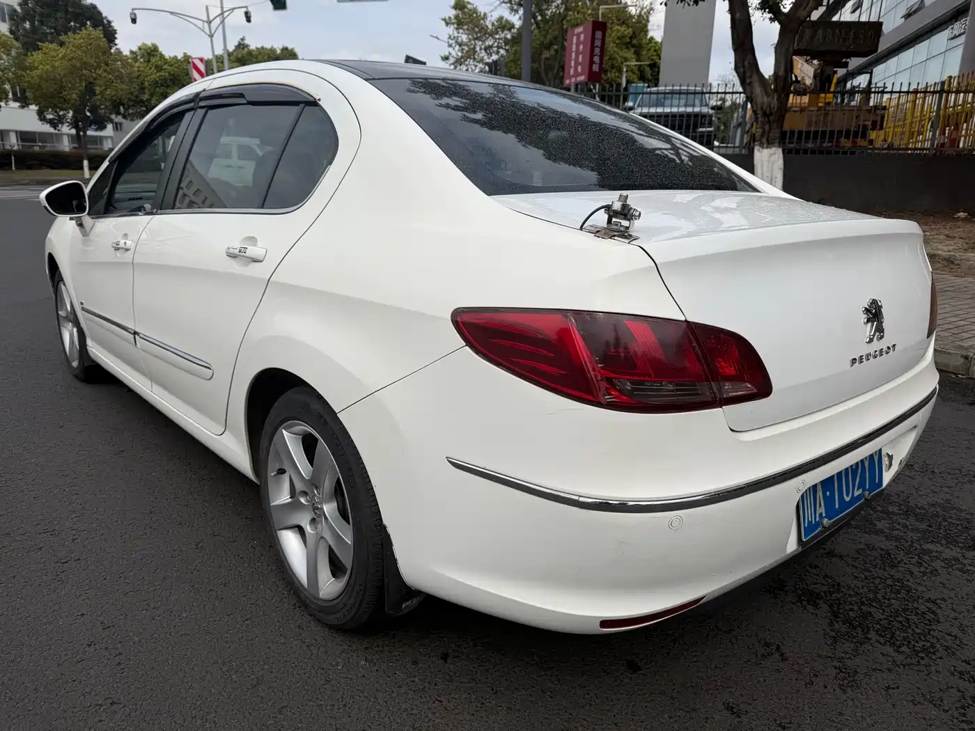 Peugeot 408 2012 2.0L Roland Garros Edition фото 5