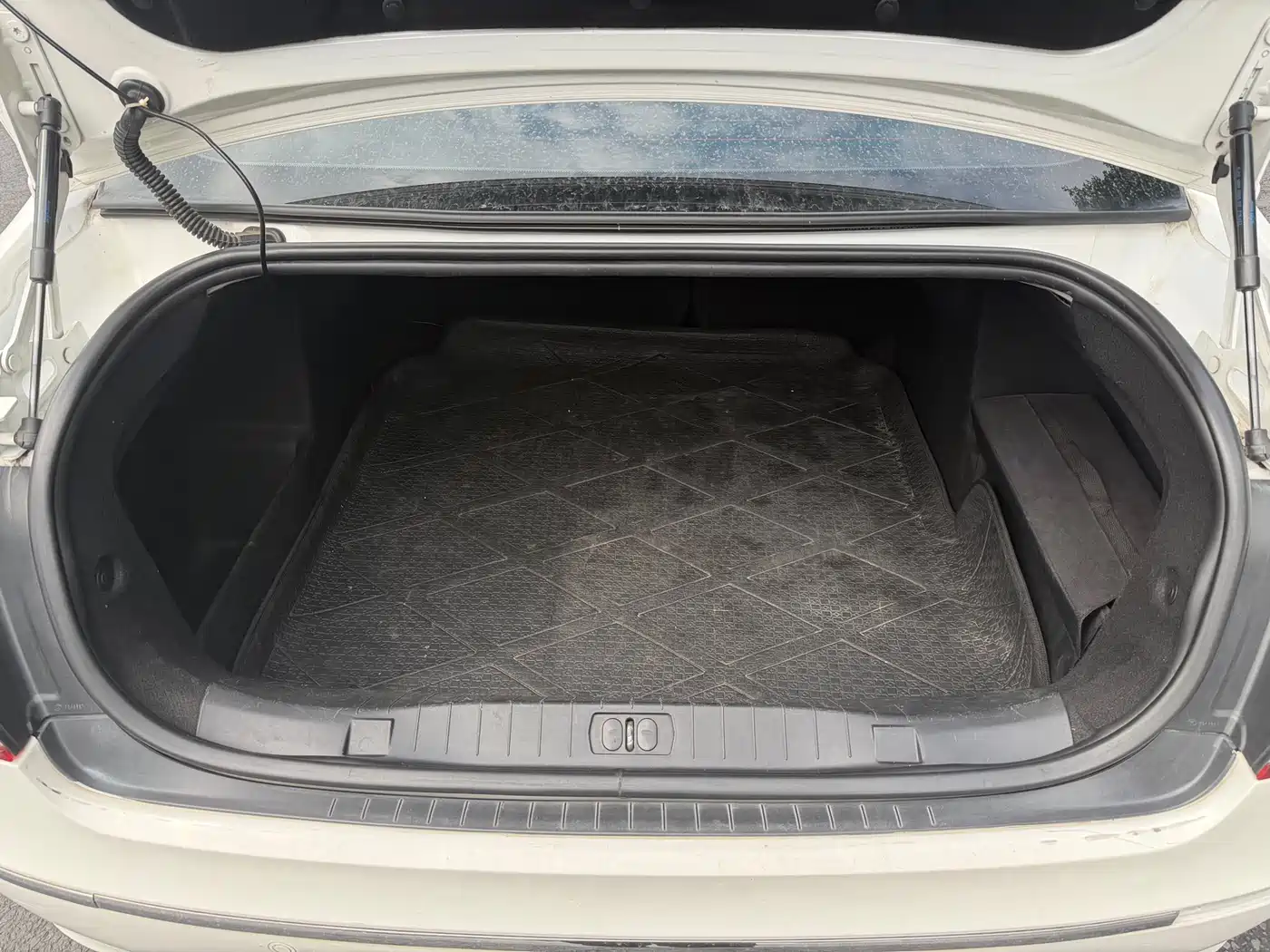 Peugeot 408 2012 2.0L Roland Garros Edition фото 8