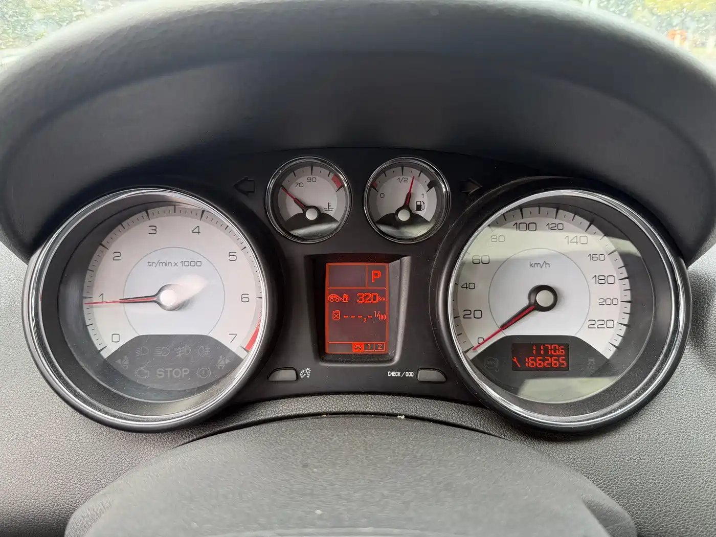 Peugeot 408 2012 2.0L Roland Garros Edition фото 13