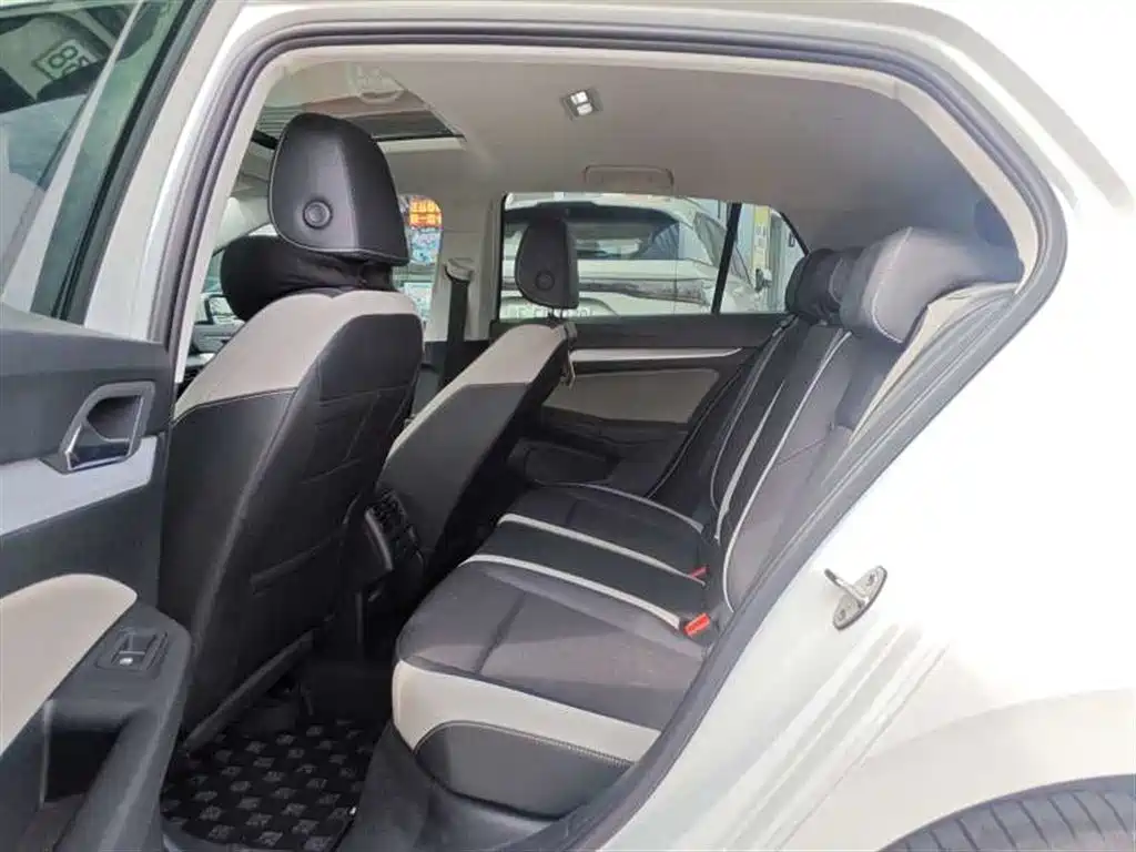 Volkswagen Golf 2025 2024 280TSI DSG Pro 50th Anniversary Edition