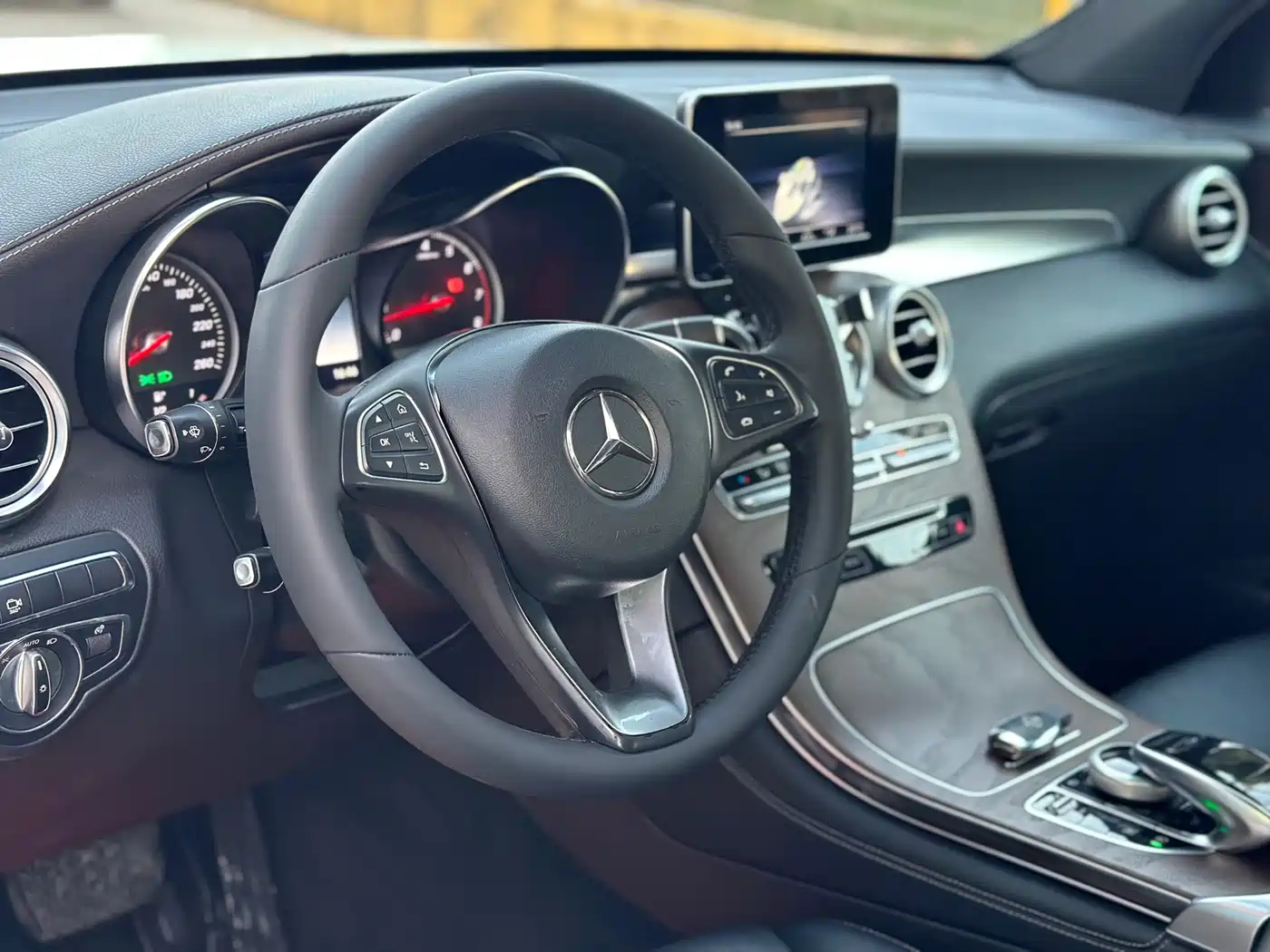 Mercedes-Benz GLC 2018 GLC 300 4MATIC Dynamic фото 7