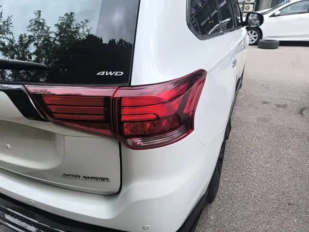Mitsubishi Outlander 2023 2021 2.4L 4WD Yaodong Edition 5-seater