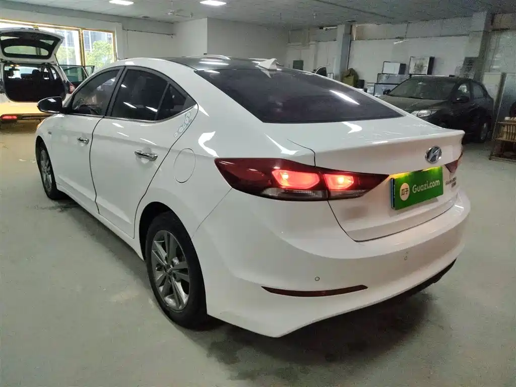 Hyundai Elantra 2016 1.4T DCT Dynamic·Vitality фото 23