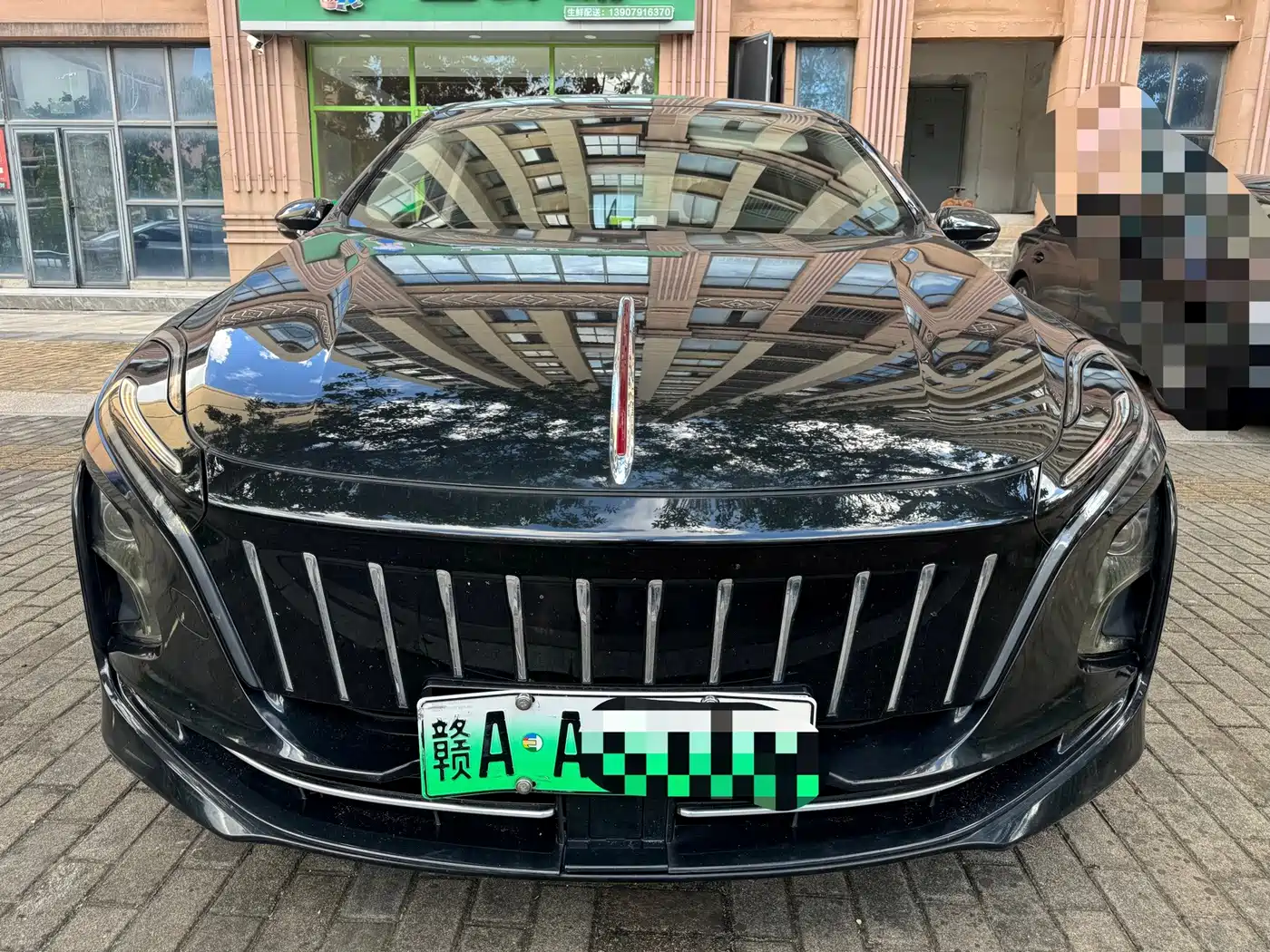 Фото 2 - Hongqi E-QM5