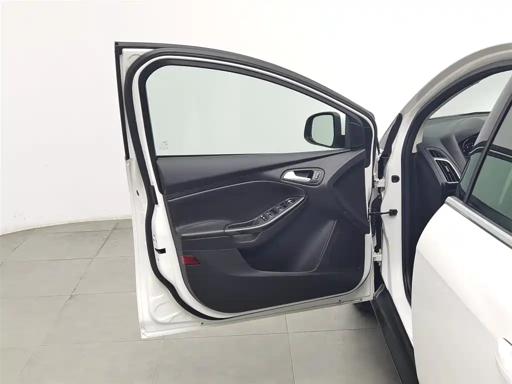 Фото 8 - Ford Focus