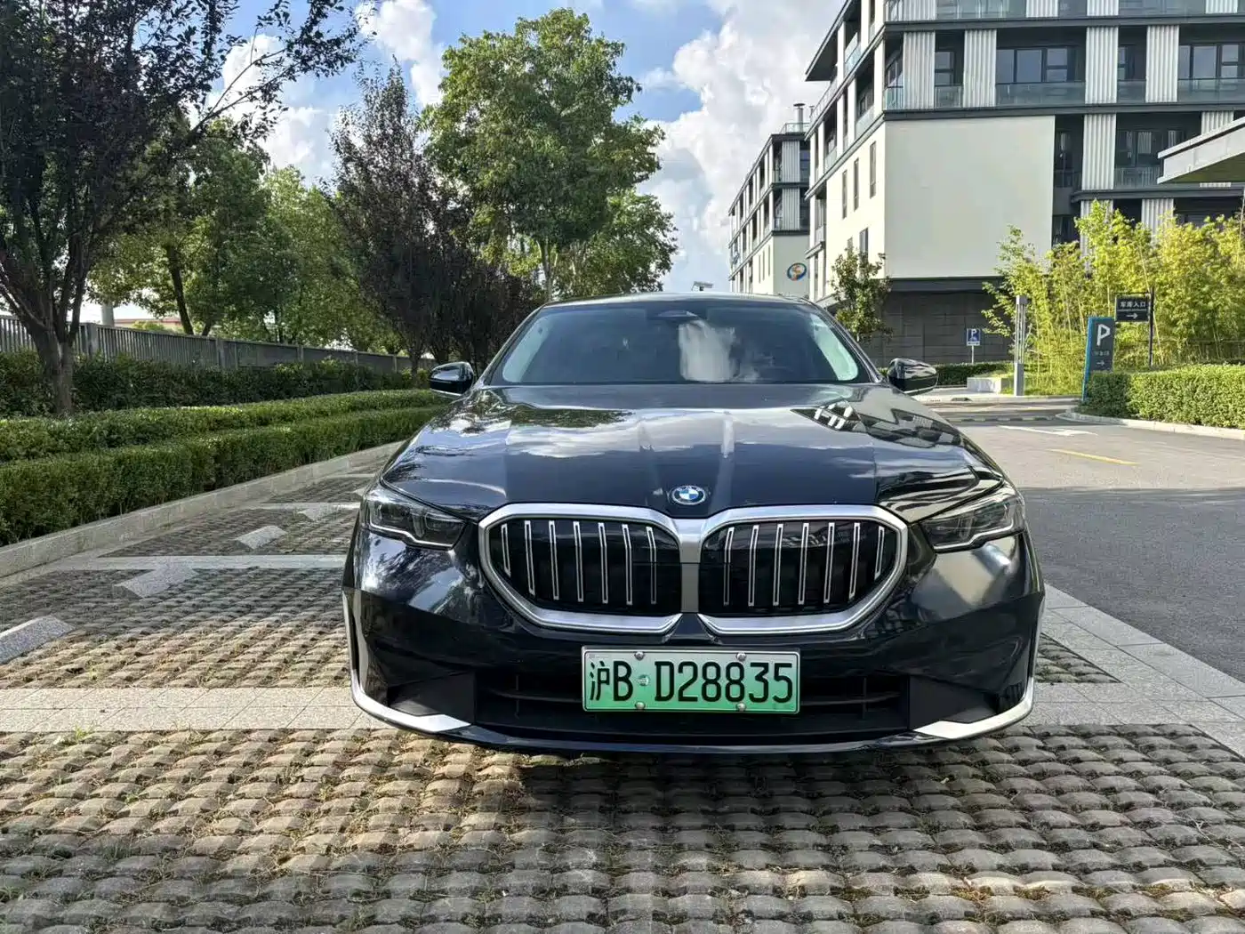 2025 BMW i5