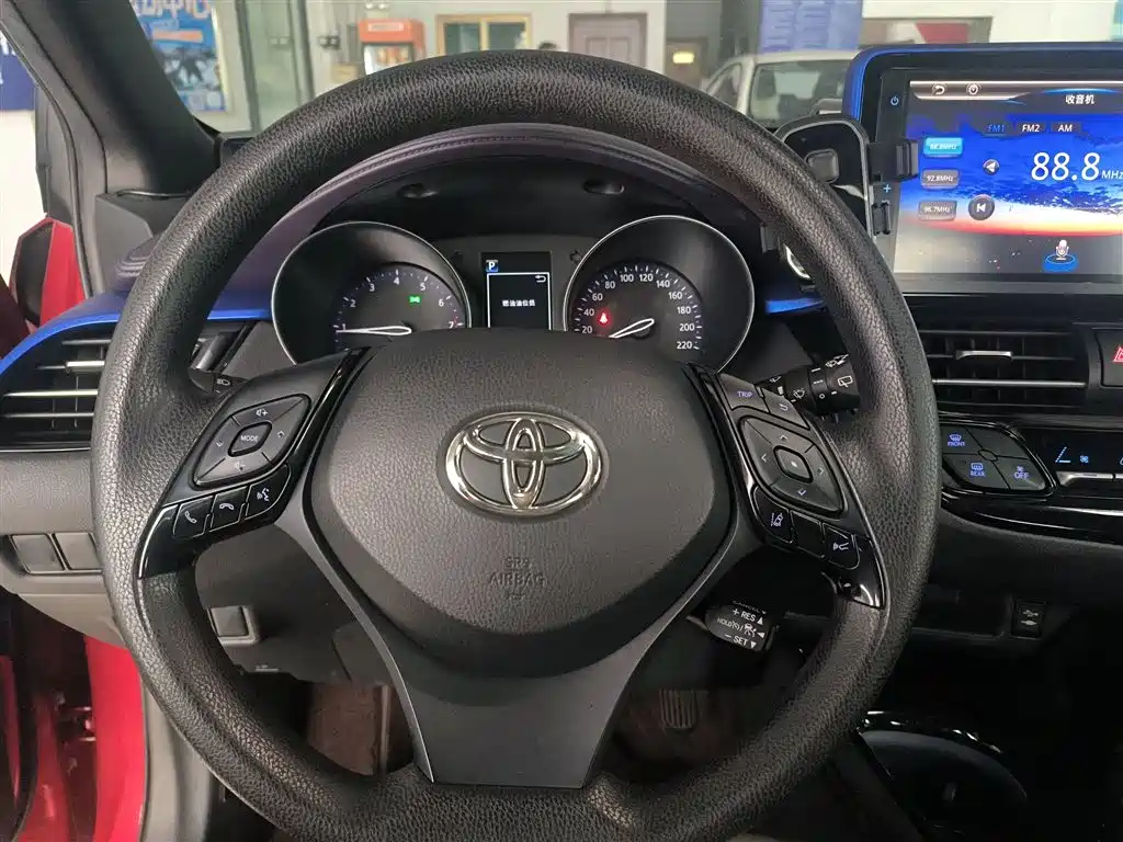 Toyota C-HR 2020 Model 2.0L Leading фото 7