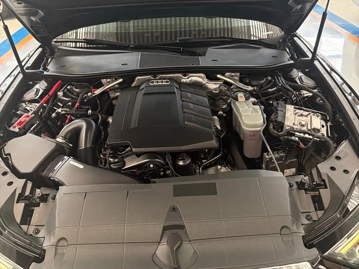 Фото 16 - Audi A6L
