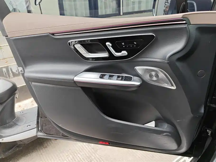 MERCEDES-BENZ EQE SUV