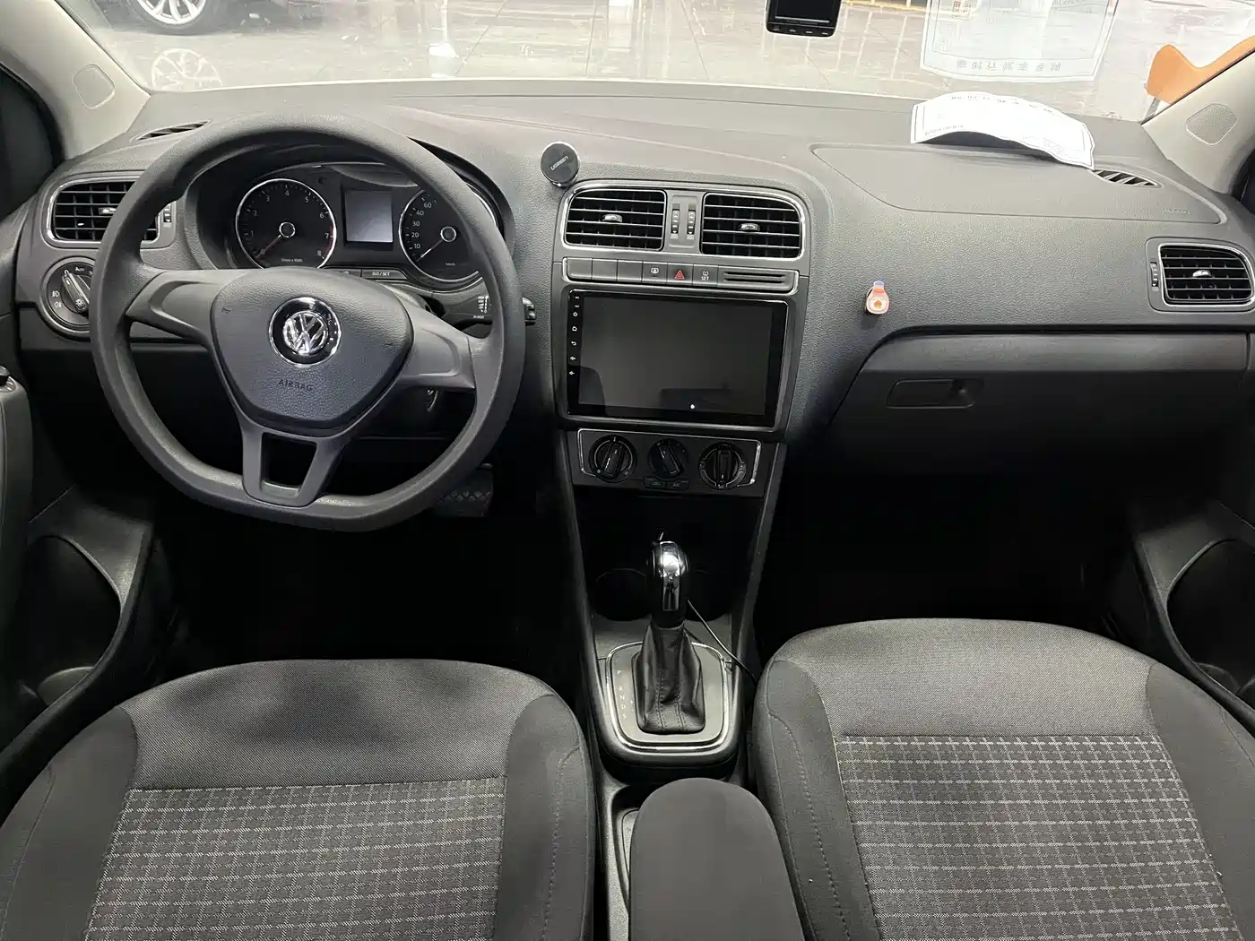 Volkswagen Polo 2014 1.6L Automatic Comfort Edition фото 16