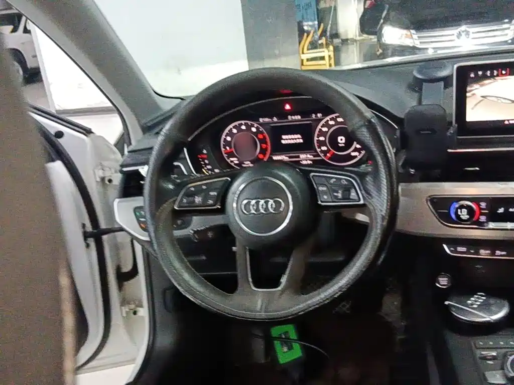 Фото 11 - Audi A4L