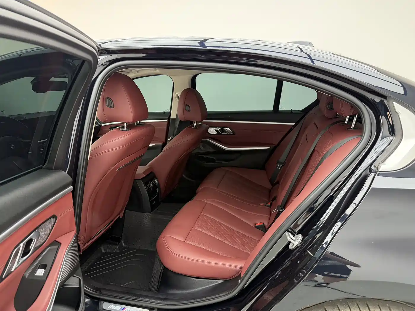 BMW 3 Series 2023 320Li M Sport Package фото 8