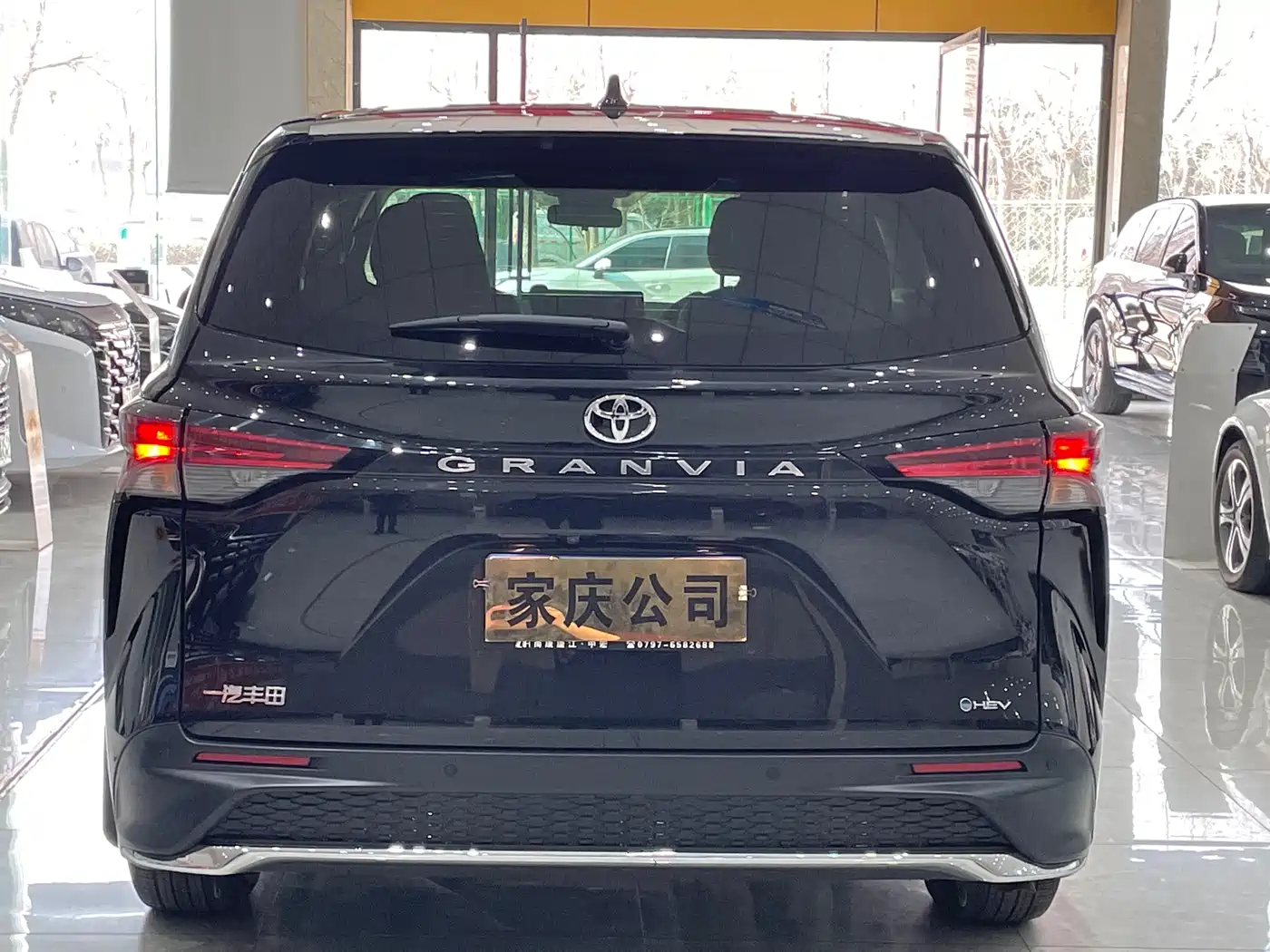 Toyota Granvia 2024 2.5L Hybrid Comfort фото 7