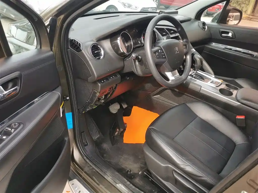 Peugeot 3008 2016 2.0L Automatic Classic Edition фото 15