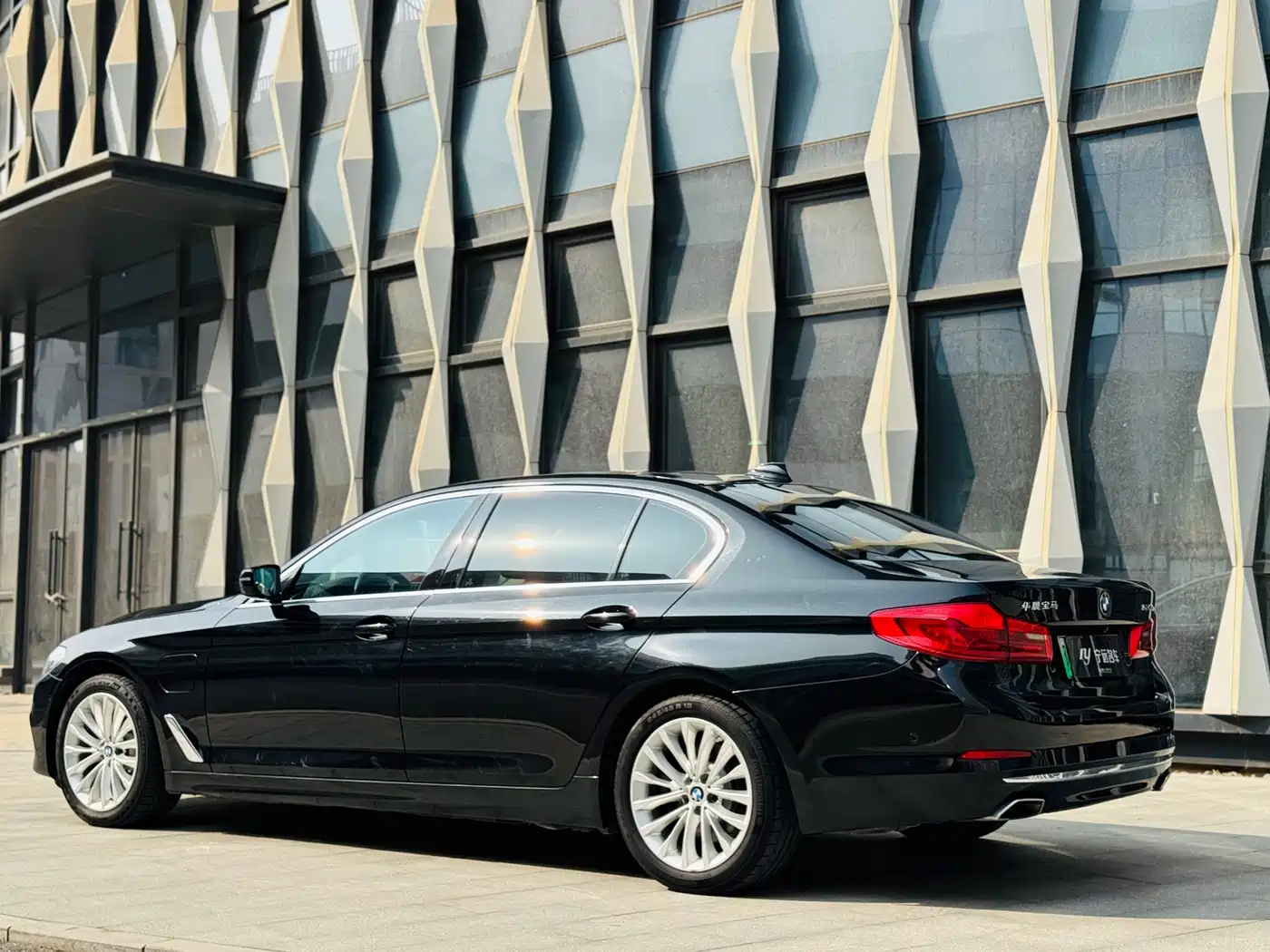 BMW 5 Series New Energy 2020 530Le Range Upgrade Luxury Package фото 21