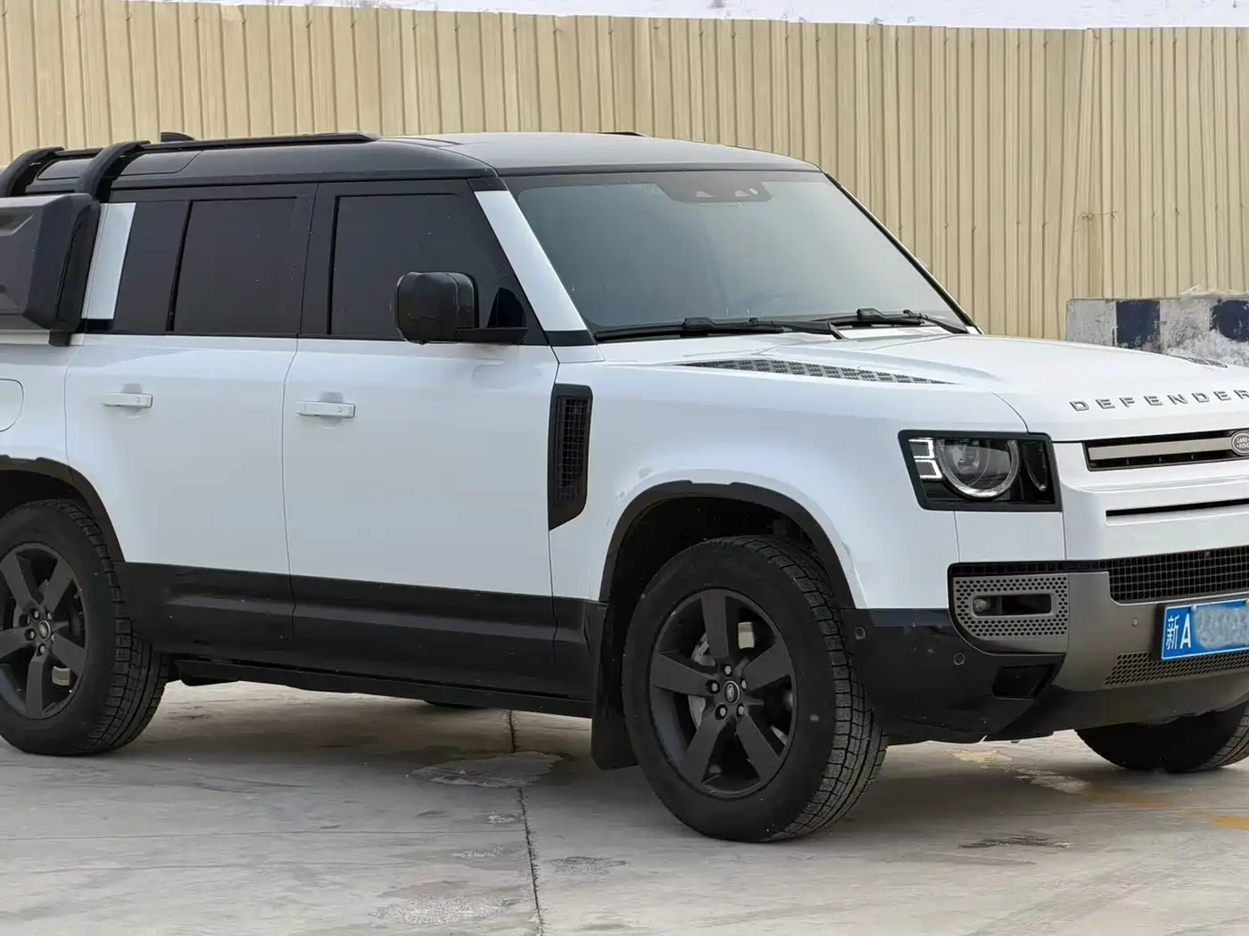 Land Rover Defender 2023 Model 110 3.0T P400 X-DYNAMIC HSE фото 3