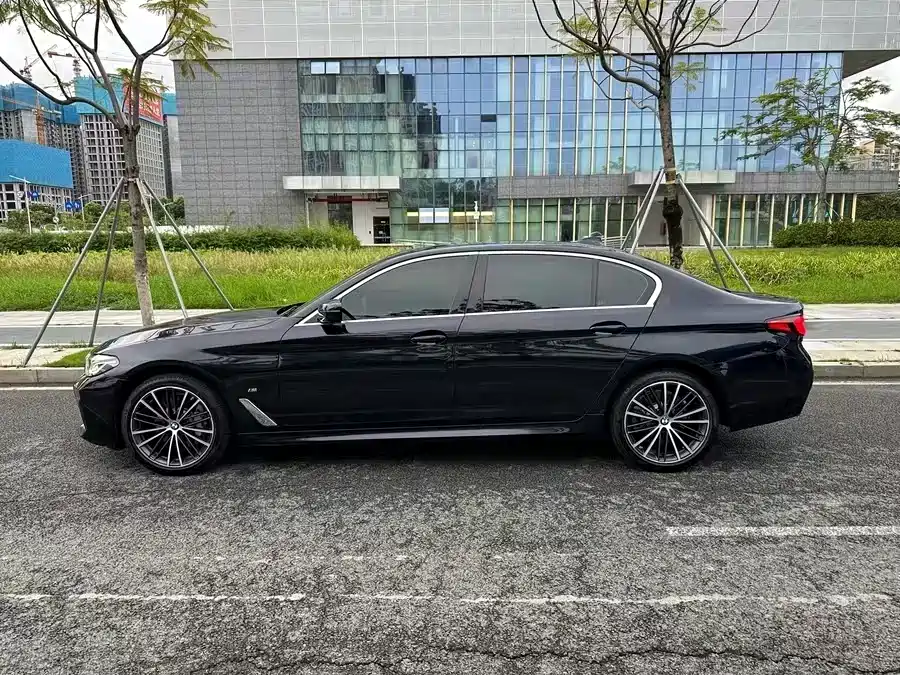 BMW 5 Series 2022 Model Second Facelift 530Li Leading M Sport Package фото 8