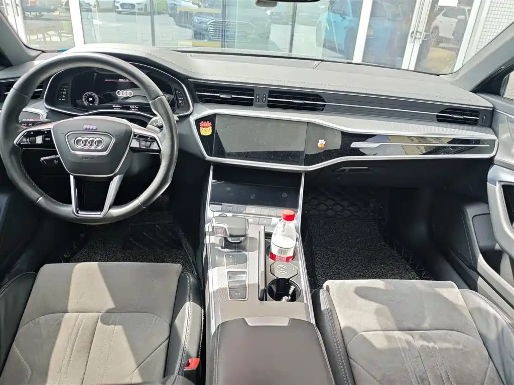 Фото 7 - Audi A6L