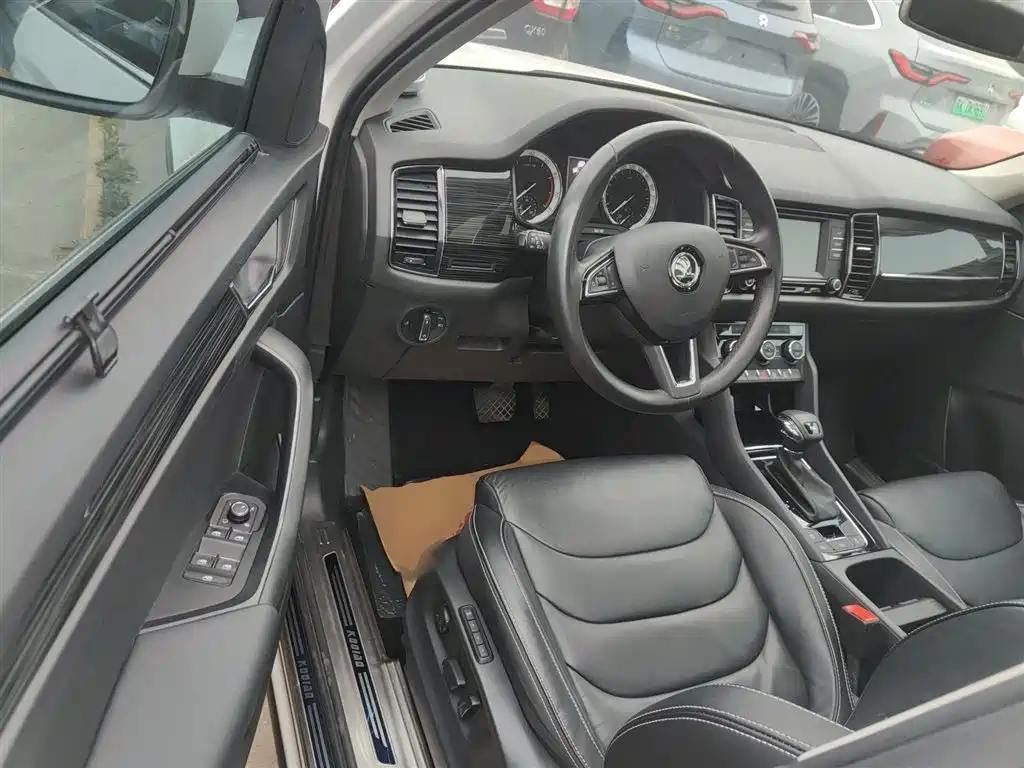 Škoda Kodiaq 2017 TSI330 7-seater 2WD Luxury Edition фото 16