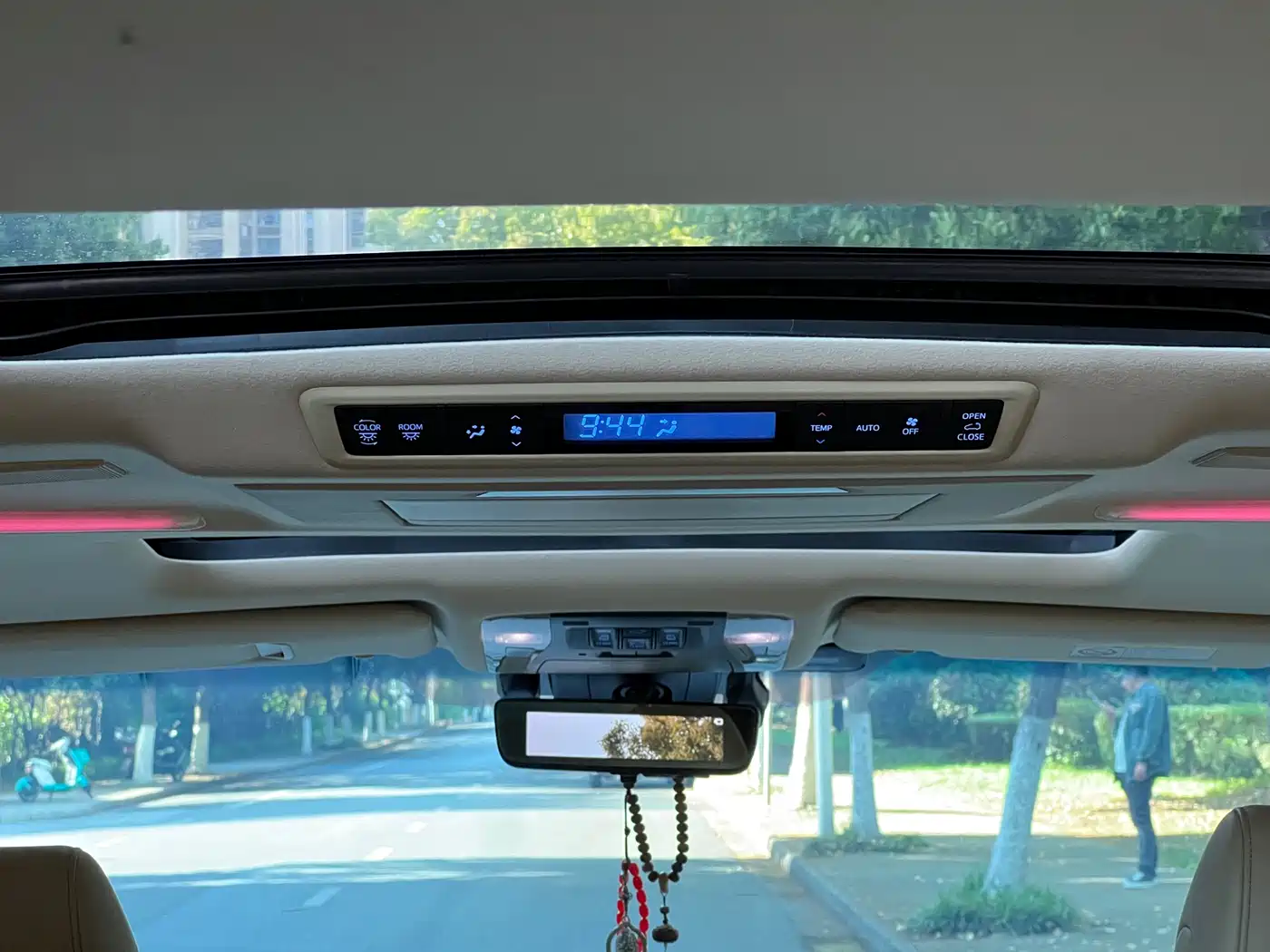 Toyota Vellfire 2019 Hybrid 2.5L HV Premium Edition фото 15