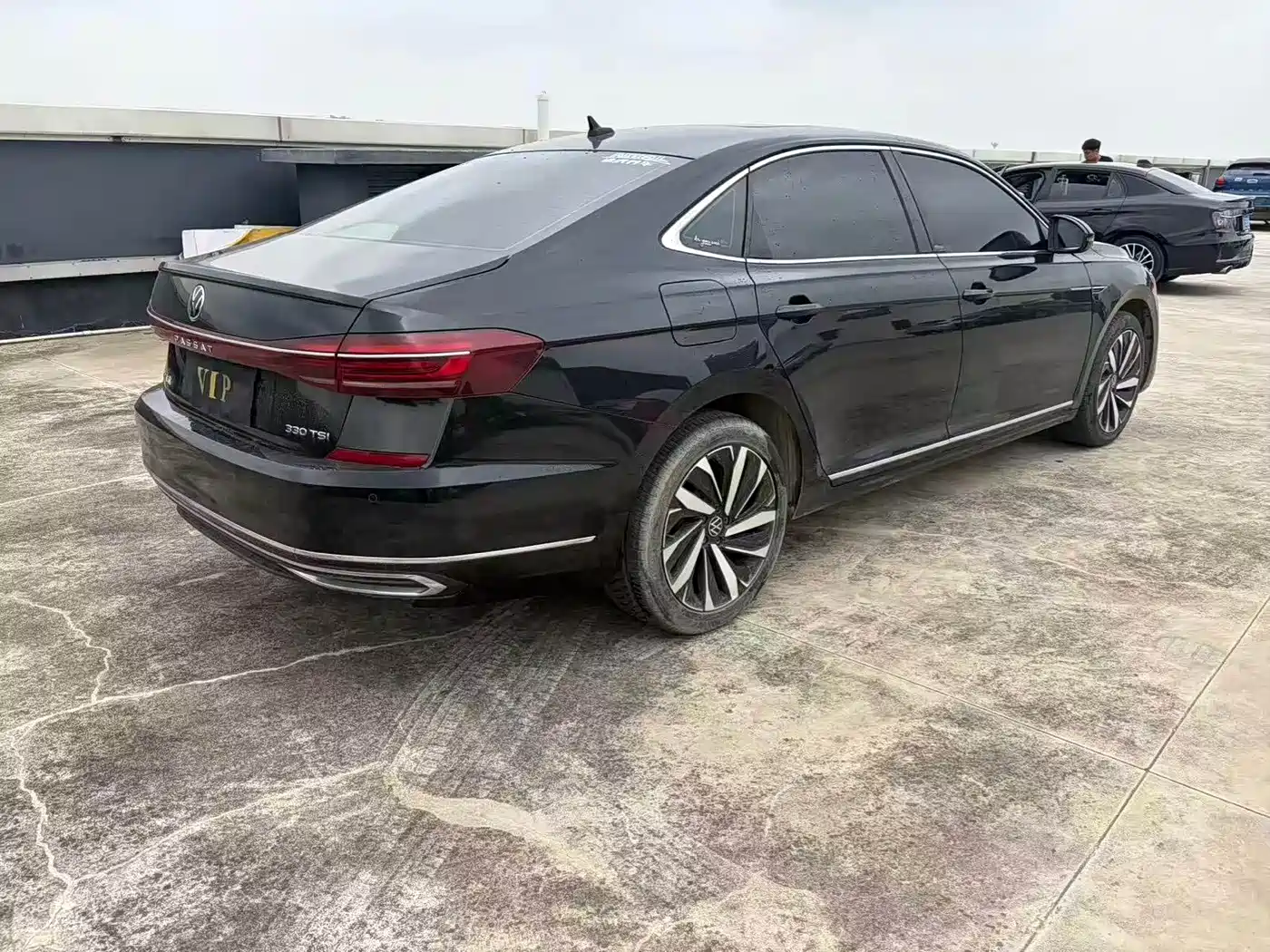 Volkswagen Passat 2023 330TSI Starlight Luxury Edition фото 10