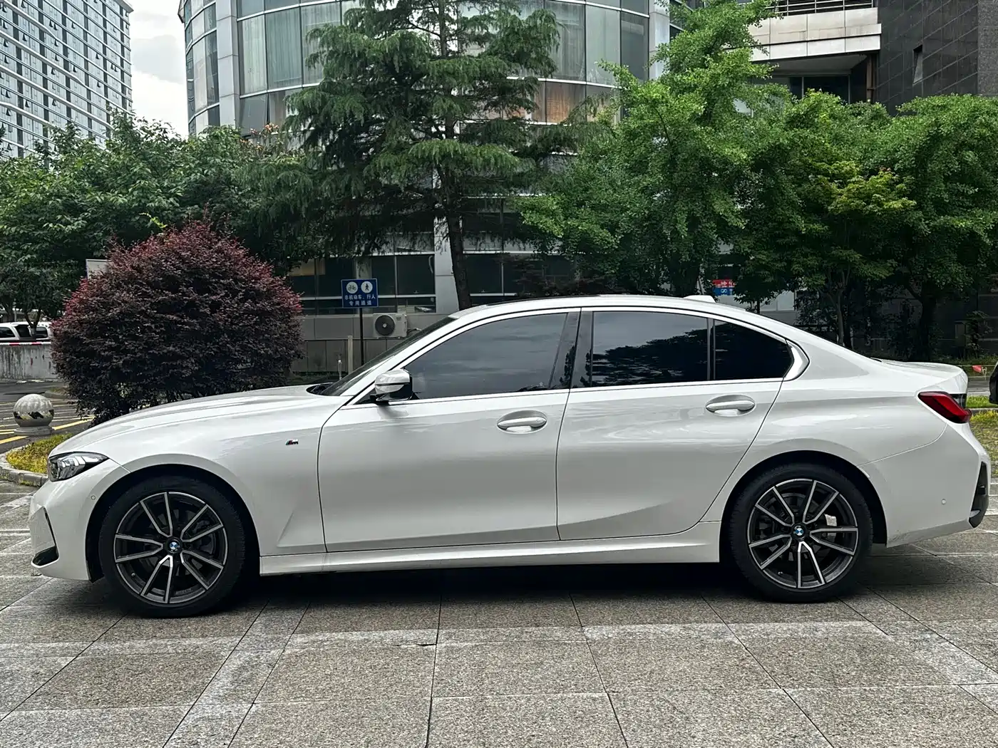 BMW 3 Series 2025 325i M Sport Package фото 4
