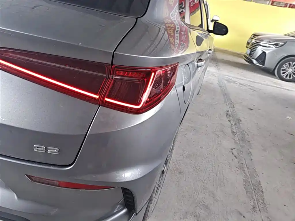BYD e2 2023 Luxury Model фото 8