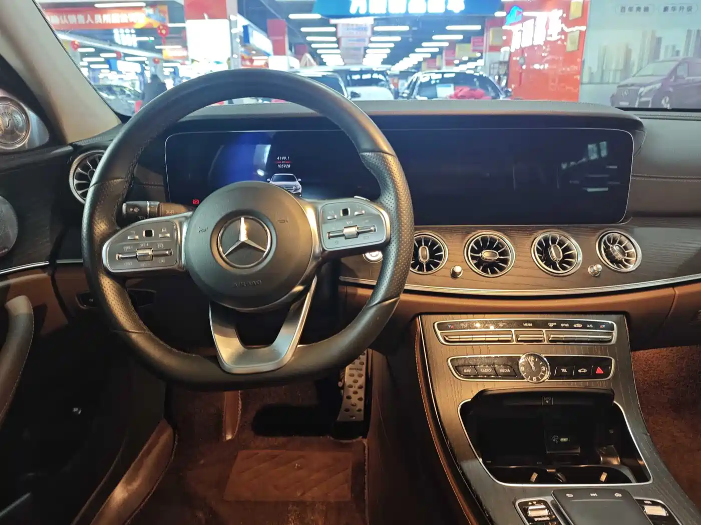 MERCEDES-BENZ E CLASS