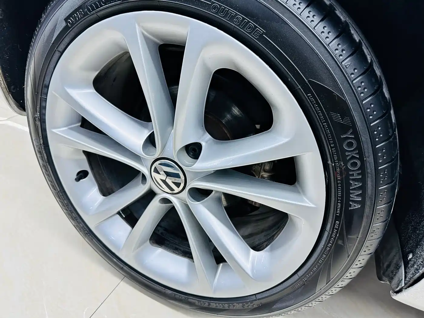 Volkswagen Scirocco 2010 2.0TSI Luxury Edition фото 12