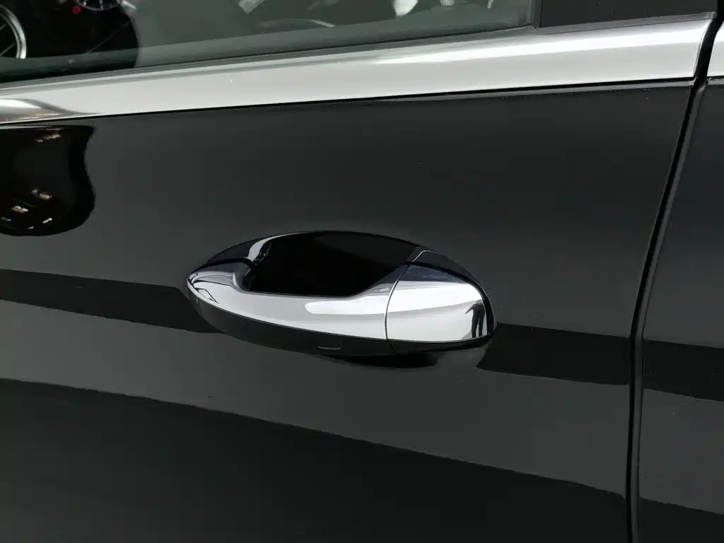 Photo 18 - Mercedes-Benz E-Class