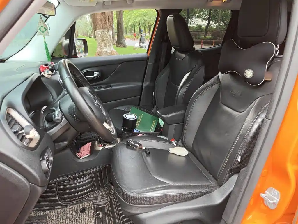 Photo 16 - Jeep Renegade