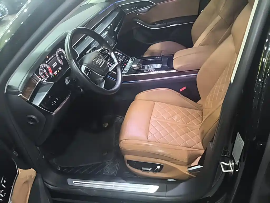 Фото 15 - Audi A8