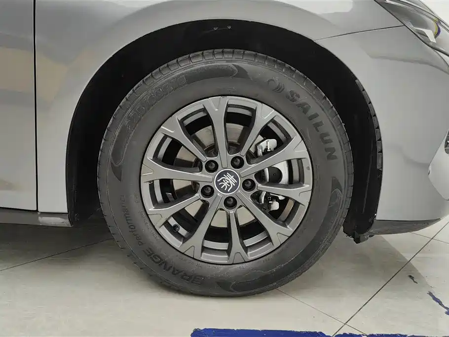 BYD Qin L 2024 DM-i 80KM Leading Edition фото 6