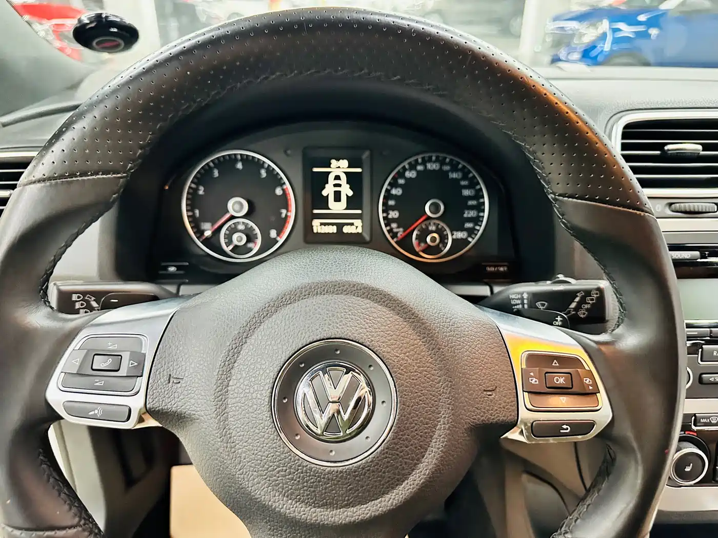 Volkswagen Scirocco 2010 2.0TSI Luxury Edition фото 31