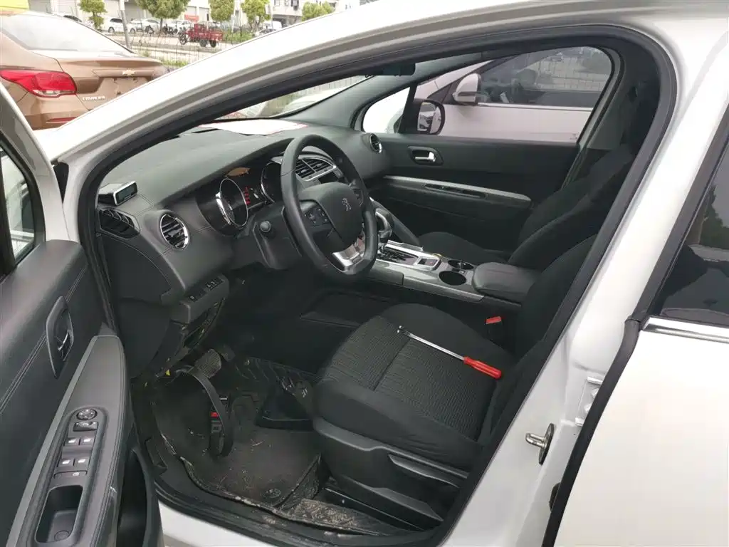 Peugeot 3008 2016 2.0L Automatic Classic Edition фото 12