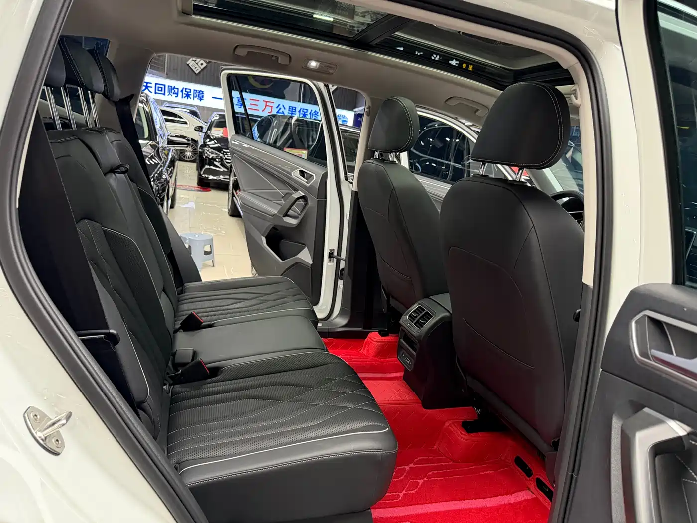 Volkswagen Tiguan L 2024 330TSI Automatic 2WD R-Line Premium Enjoyment Edition фото 21