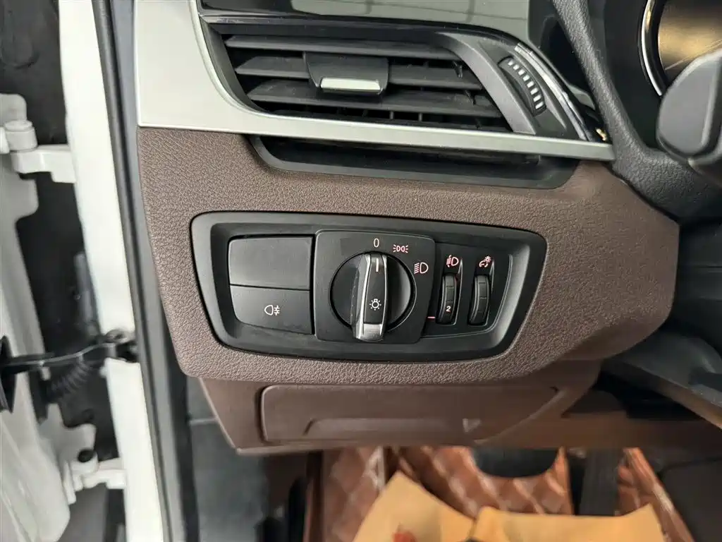 BMW X1 2022 sDrive20Li Fashion фото 11