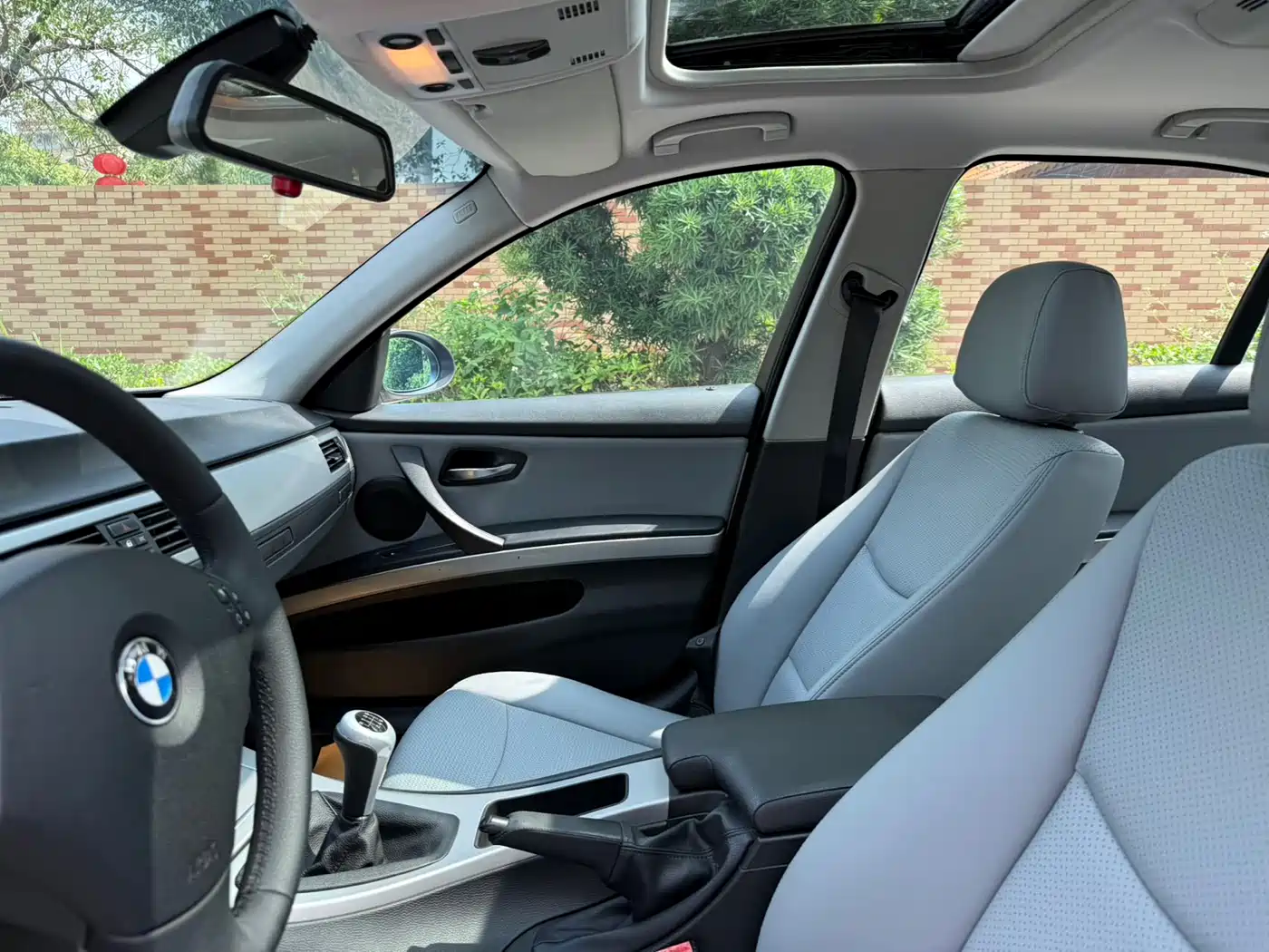 BMW 3 Series (Import) 2005 Model E90 320i фото 12