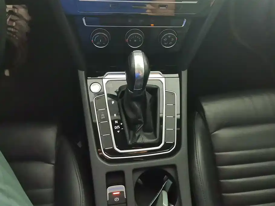 Volkswagen Magotan 2018 330TSI DSG Leading фото 16