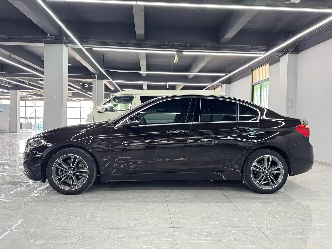 BMW 1 Series 2018 Facelift 118i Sport фото 5