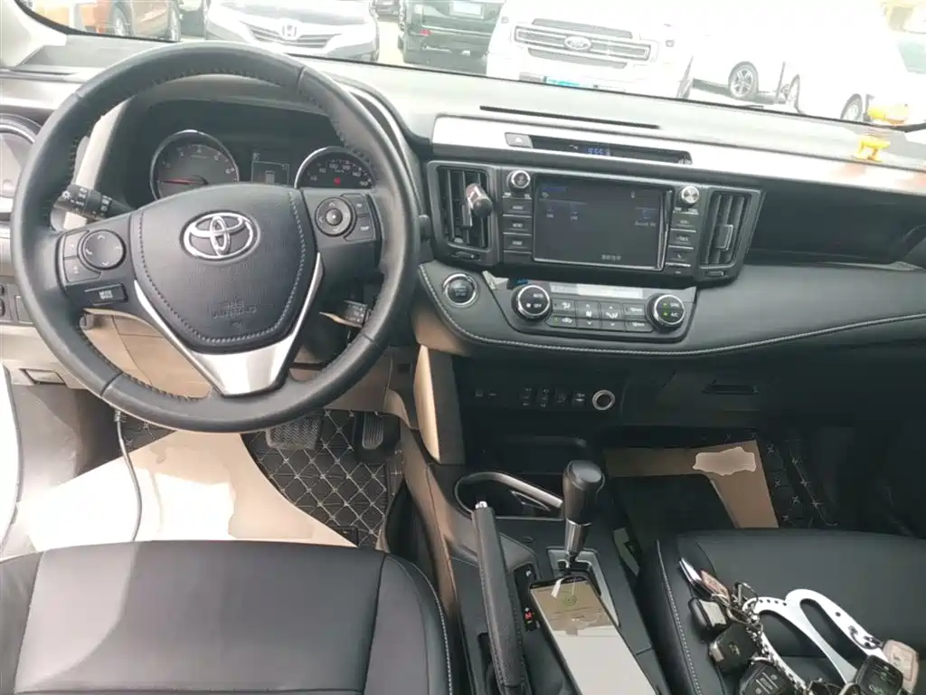 Toyota RAV4 Rongfang 2016 2.0L CVT 2WD Smart (China V) фото 10