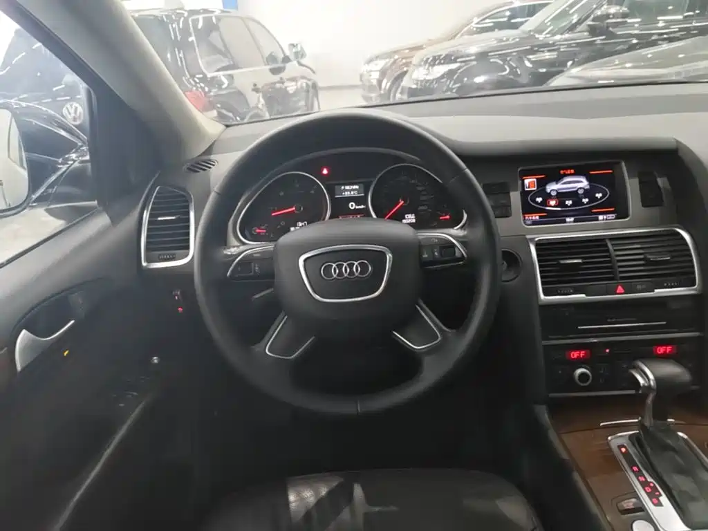 Фото 11 - Audi Q7