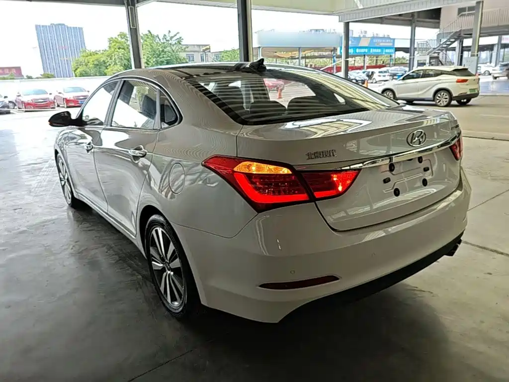 Photo 5 - Hyundai Mistra