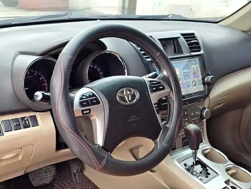 Toyota Highlander 2012 2.7L 2WD 7-Seater Luxury Edition фото 4