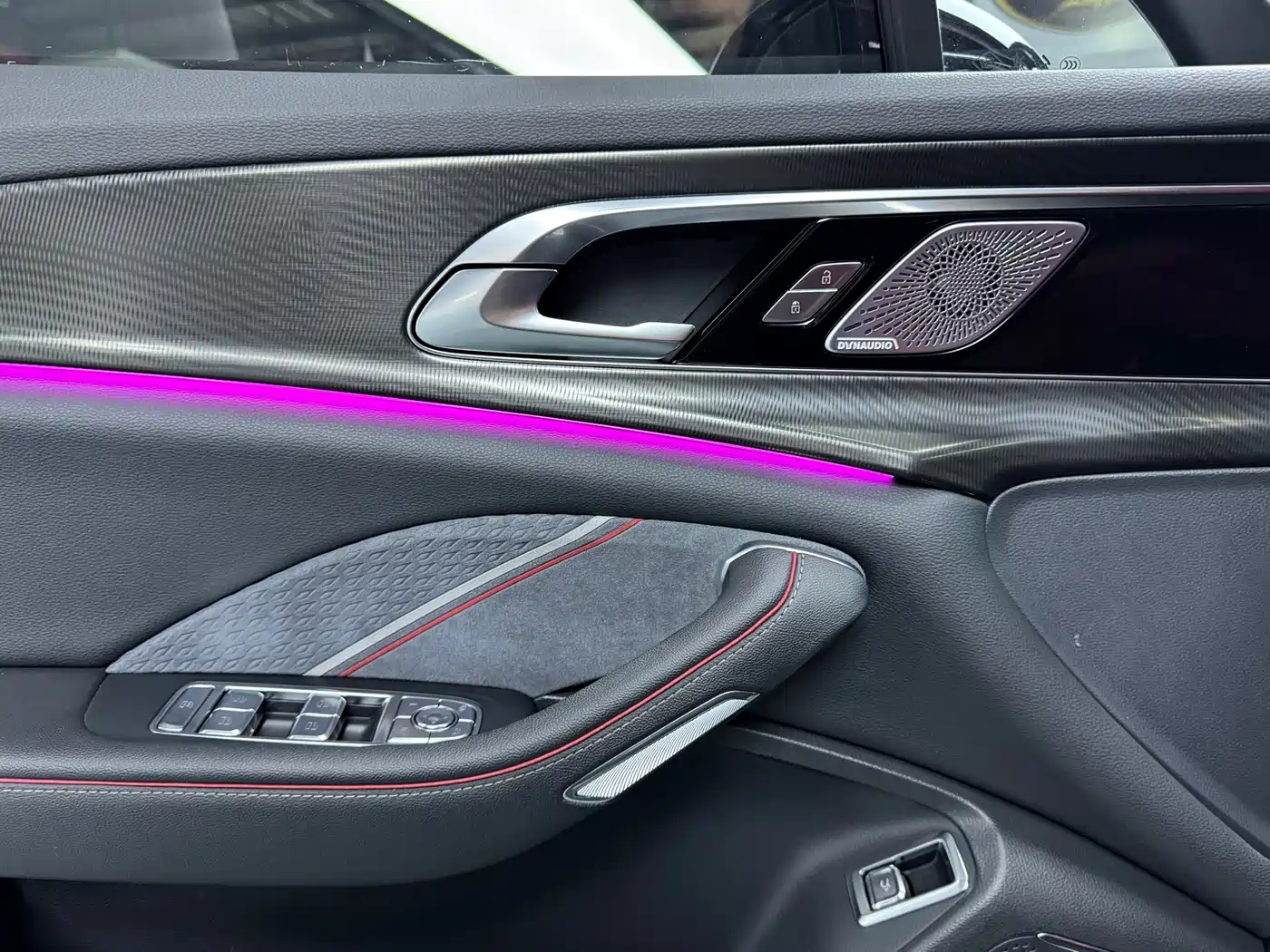 Hongqi H6 2024 Model 2.0T Fashion Edition фото 4