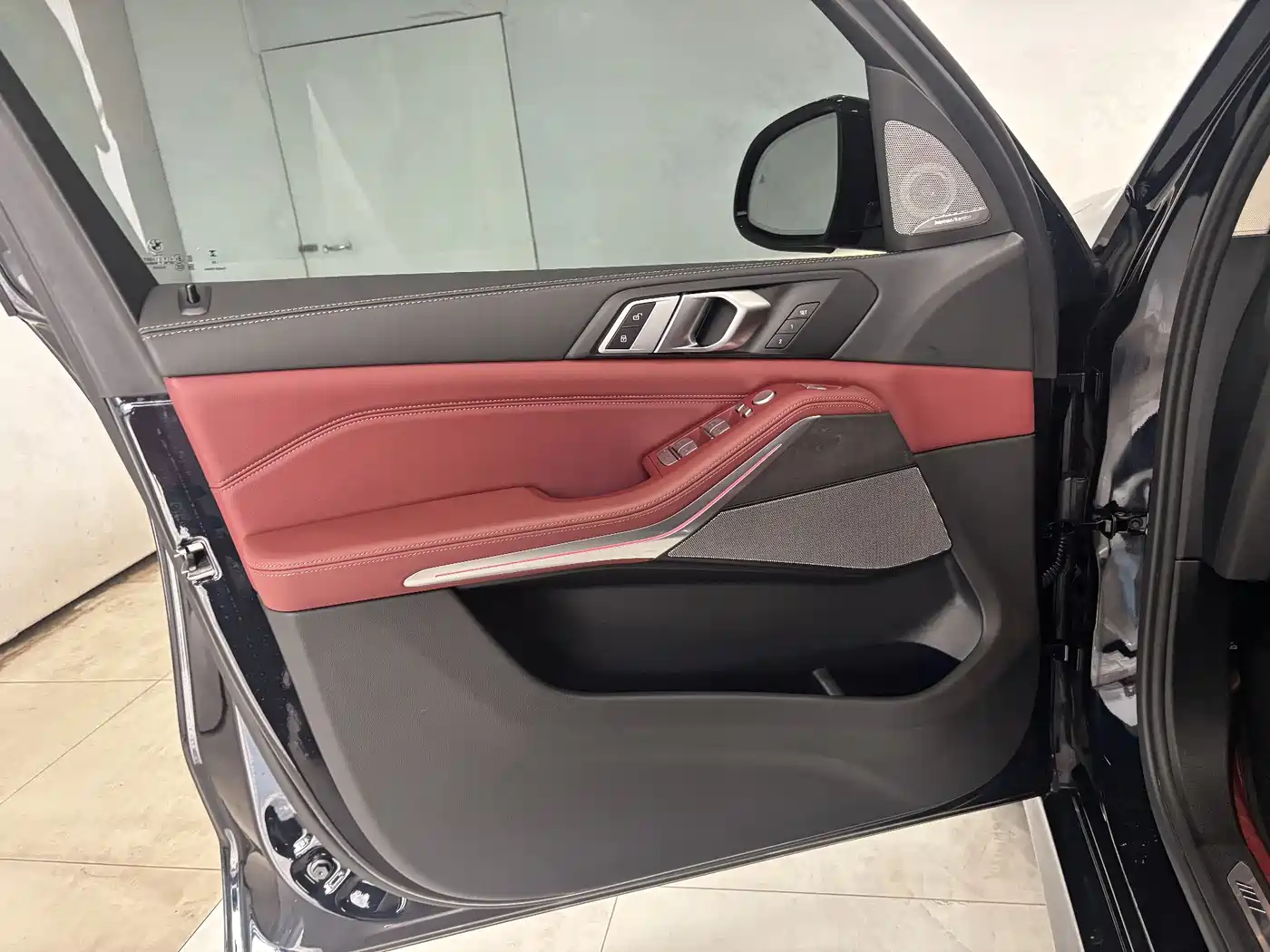BMW X5 2025 Model xDrive 30Li Exclusive M Sport Blackout Package фото 11